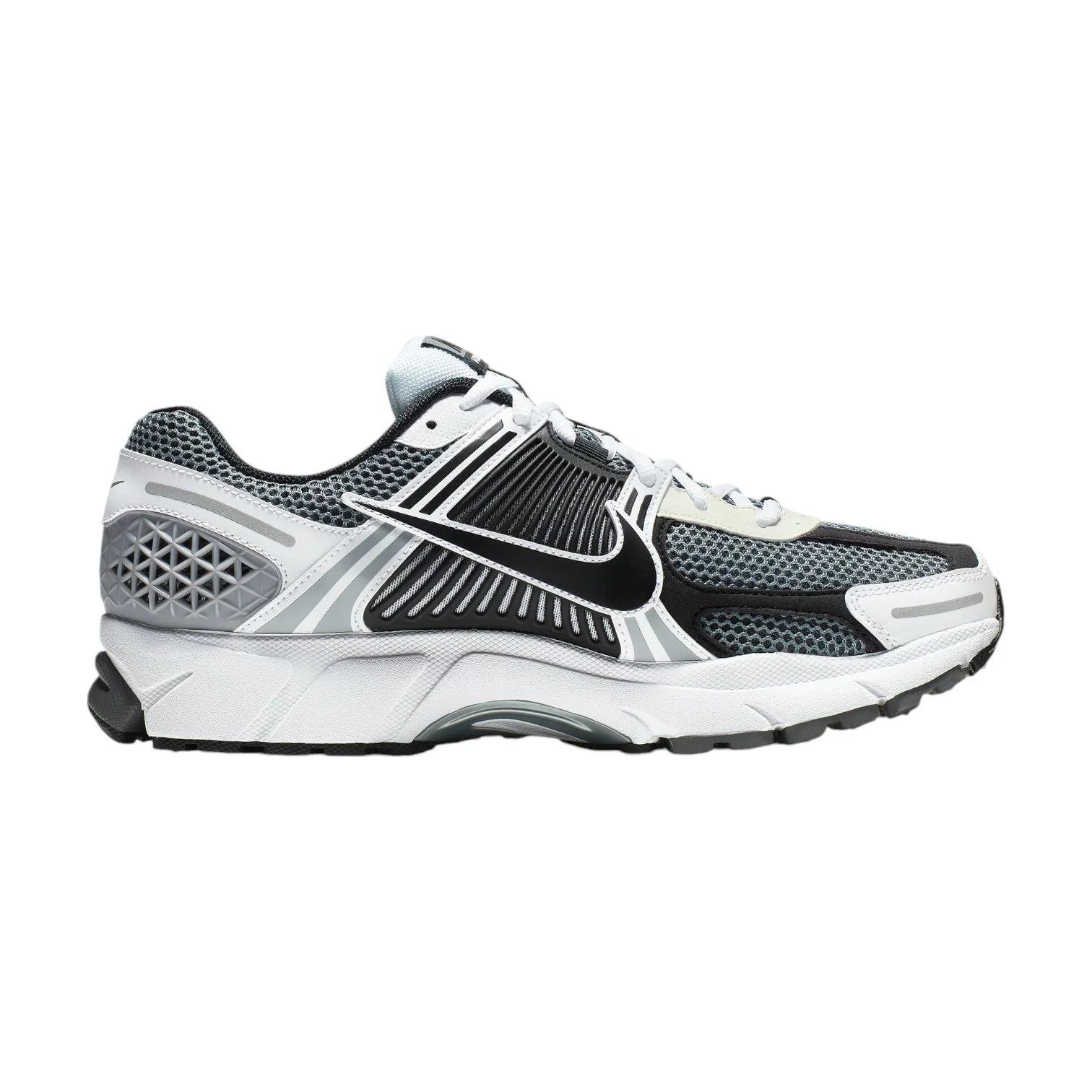 Zoom Vomero 5 Black And Metallic Silver - Image 3